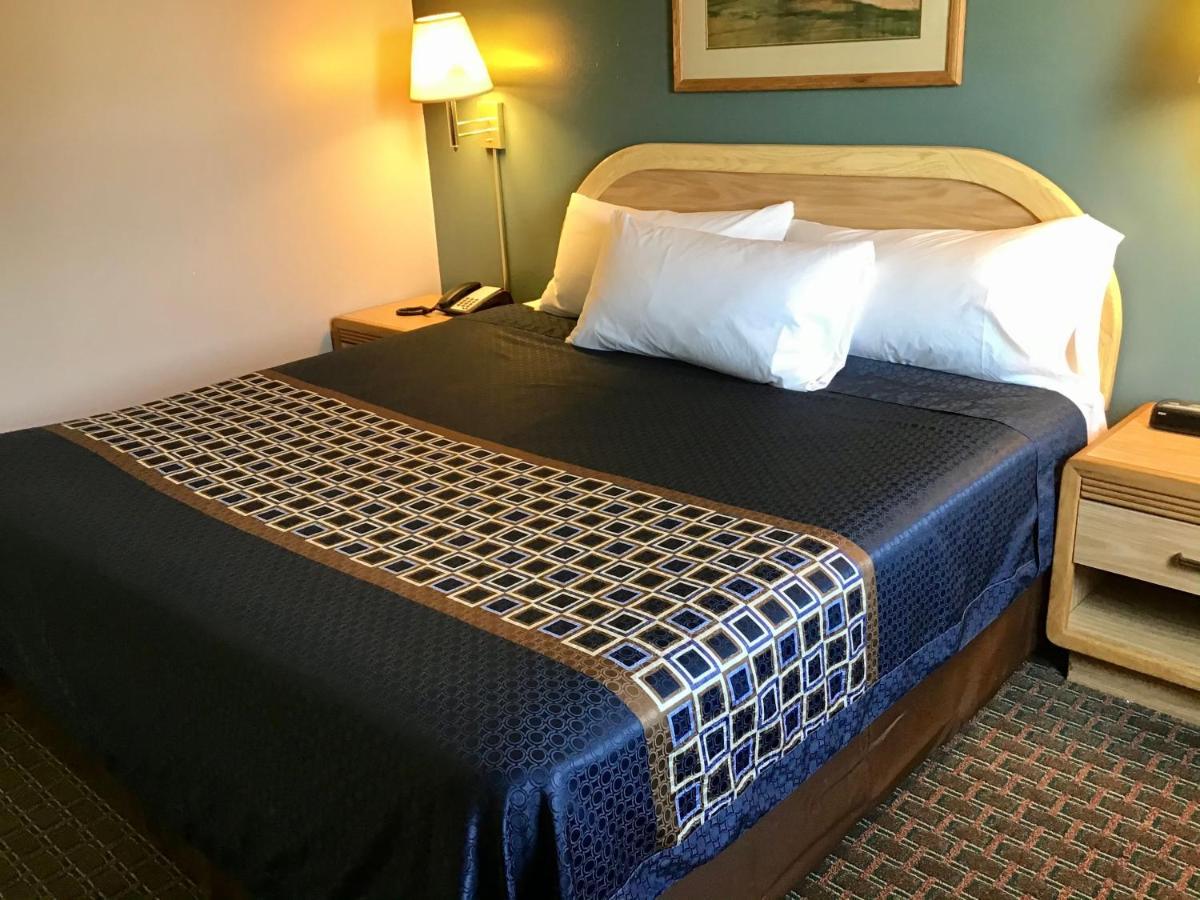 Travelodge By Wyndham Worland מראה חיצוני תמונה